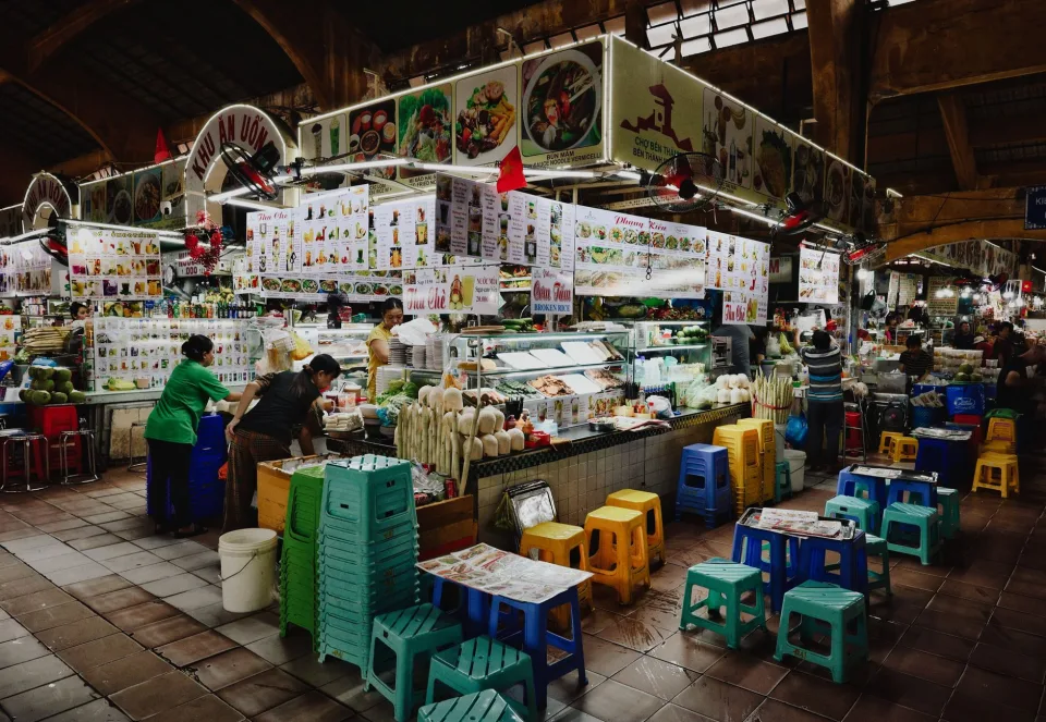 Bàn ăn tại Nguyễn Văn Dinh